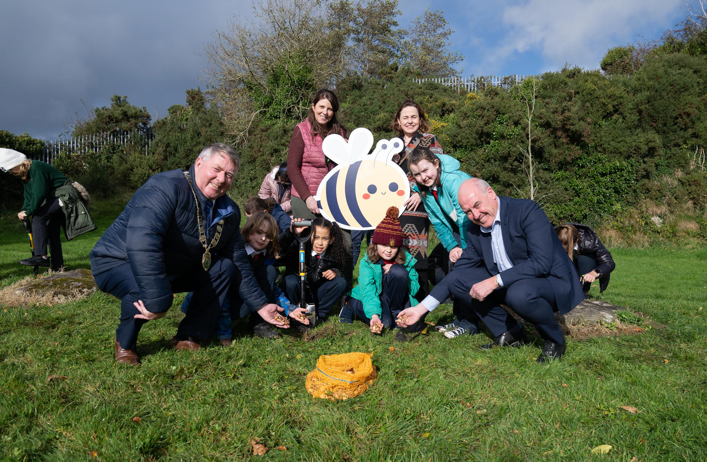 Students from Scoil Mhuire Gan Smal did Bee-rilliantly when they planted over 500 crocus bulbs in our 'Bulbs for Bees' campaign at Sentry Hill, Letterkenny.  The students were joined and guided by Debra Harvey, Green School Co-Ordinator, Cllr Gerry Mc Monagle, Mayor of Letterkenny-Milford Municipal District , Julie Corry, Biodiversity Officer with Donegal County Council, Letterkenny Tidy Towns co-chair, Gerard McCormick and Maureen Kerr, A/County Librarian & Culture Divisional Manager for DCC.