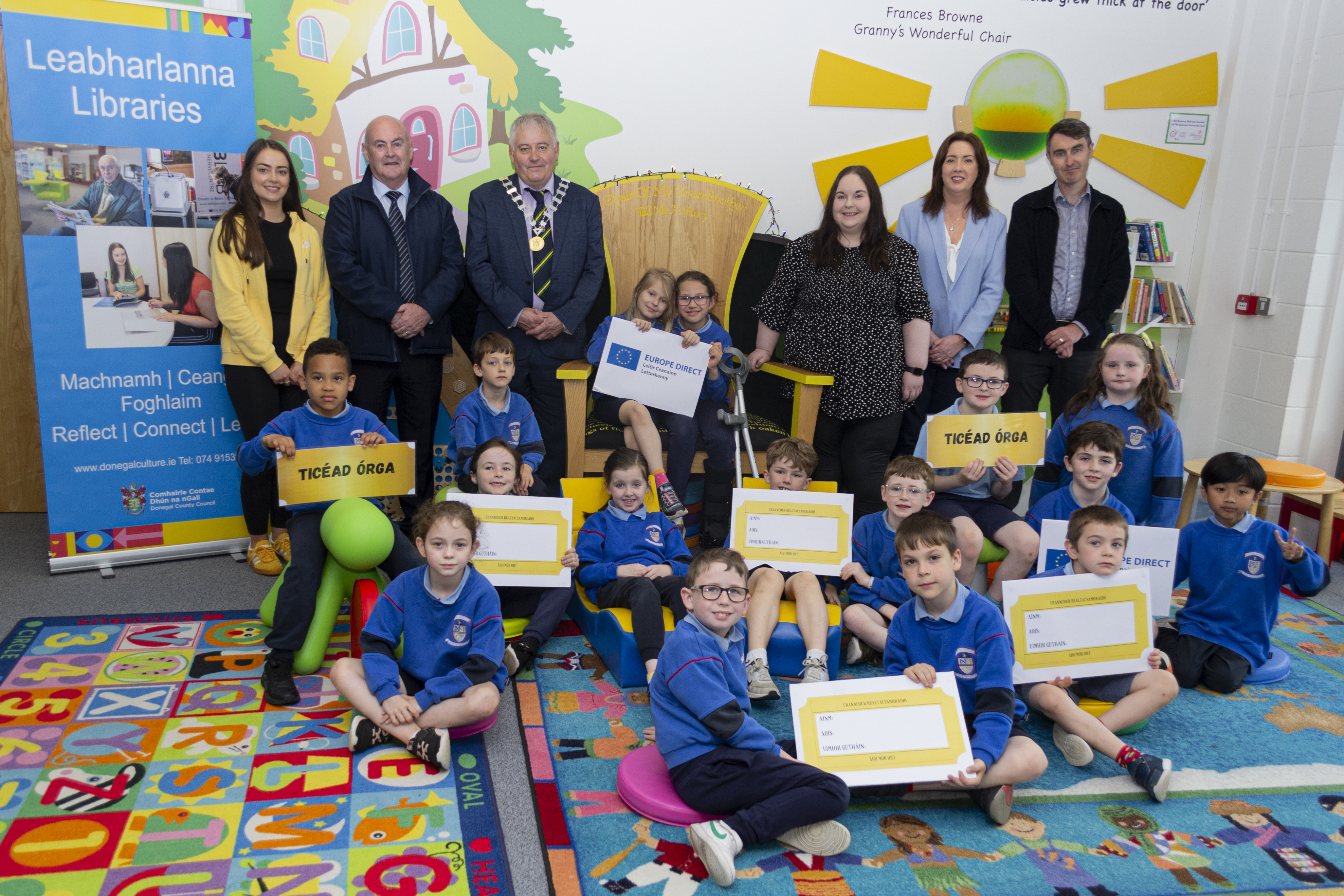 Pictured from Back L-R: Ciara McCormack (Teacher), Cllr Patrick McGowan, Cathaoirleach Cllr Martin Harley, Sinead Noonan, Donna Cavanagh, Joe Kelly and Students from 1st Class Scoil Mhuire B&C Stranorlar